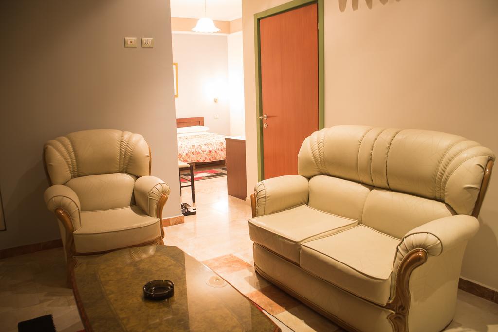Grand Hotel Elbasan Buitenkant foto
