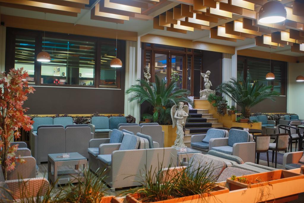 Grand Hotel Elbasan Buitenkant foto