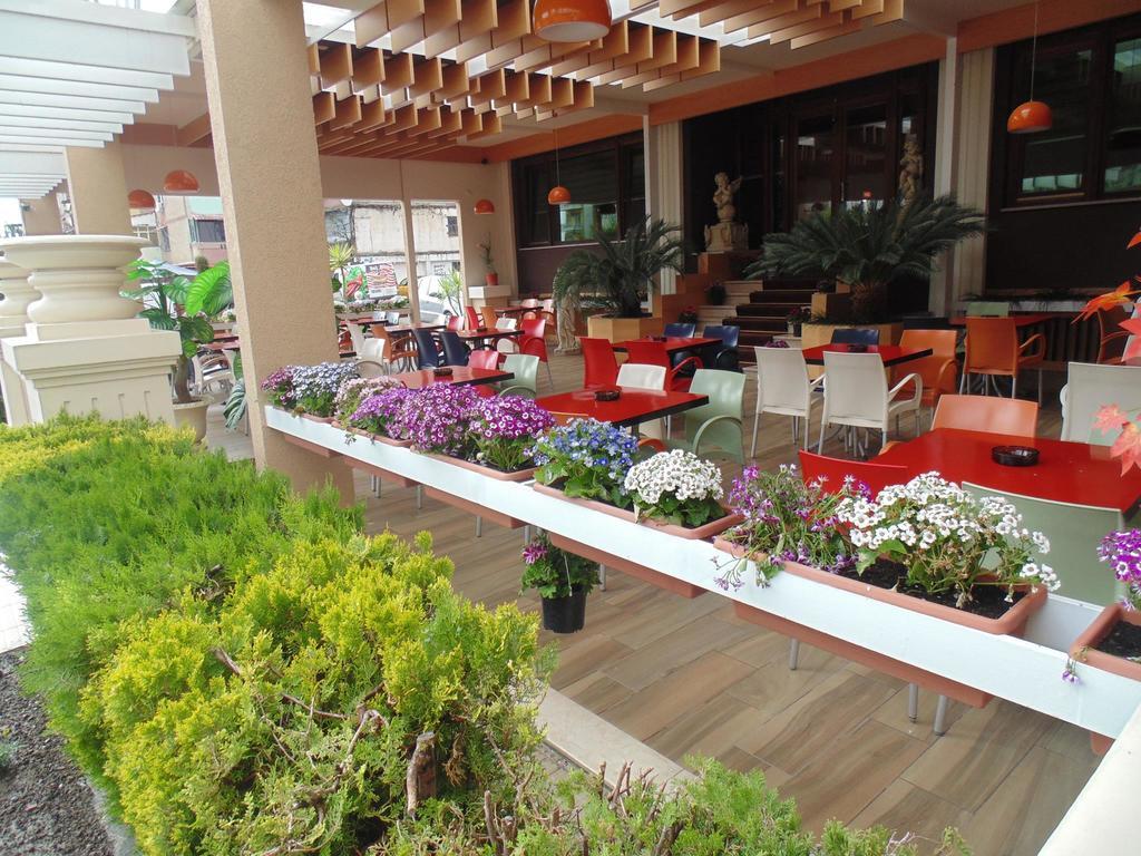 Grand Hotel Elbasan Buitenkant foto
